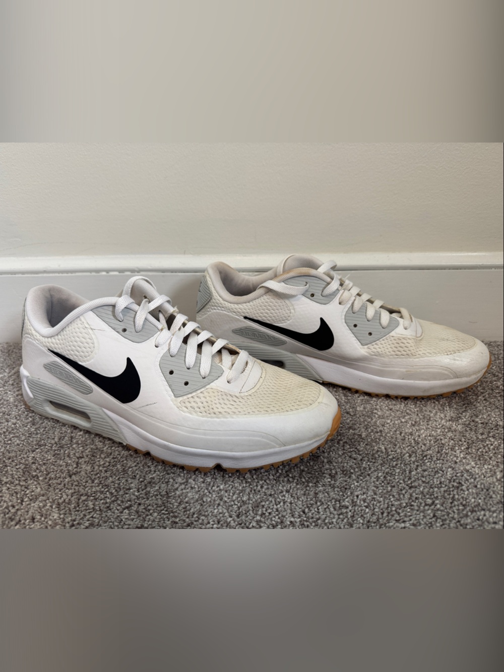 Nike White & Black Men's Athletic Sneakers with Gum Outsole